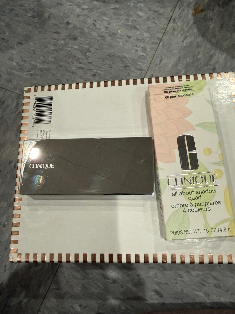 Clinique Eyeshadow Quad — Silver Compact with Pink Chocolate Palette